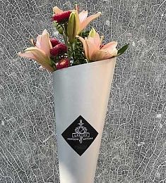 Композиция "Серенада" из лилий и хризантем 