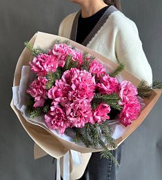 Букет "Enchanted Whispers" из роз и нобилиса