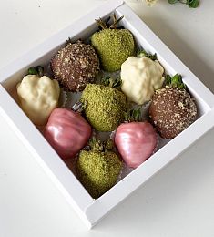 Клубничный бокс "Royal" клубника в шоколаде