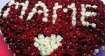 Букет цветов в виде слов