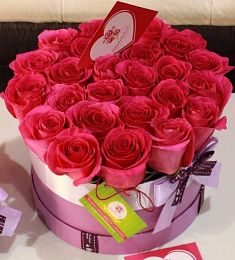 Круглая коробка с 21 голландской розой