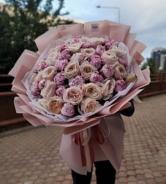 Букет "Сердечный" с пионами и пионовидными розами
