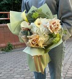Букет "Moonshine" из гортензий и роз
