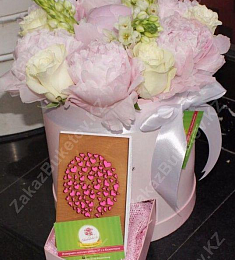 Композиция "Розовая мечта" из пионов и роз