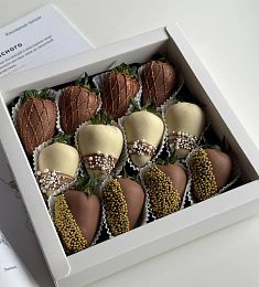 Клубничный бокс "Ричи" S клубника в белом и молочном итальянском шоколаде