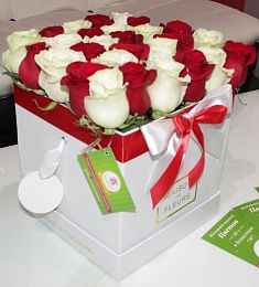 Квадратная коробка MAISON c голландскими розами