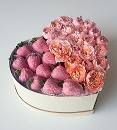 Клубничный бокс с цветами  "Джульетта" клубника в шоколаде и пионовидные розы