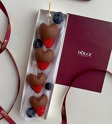 Клубничный бокс "Сердечки на палочке S"