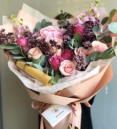 Summer 5.1 букет из гортензий, роз, маттиолы и эвкалипта