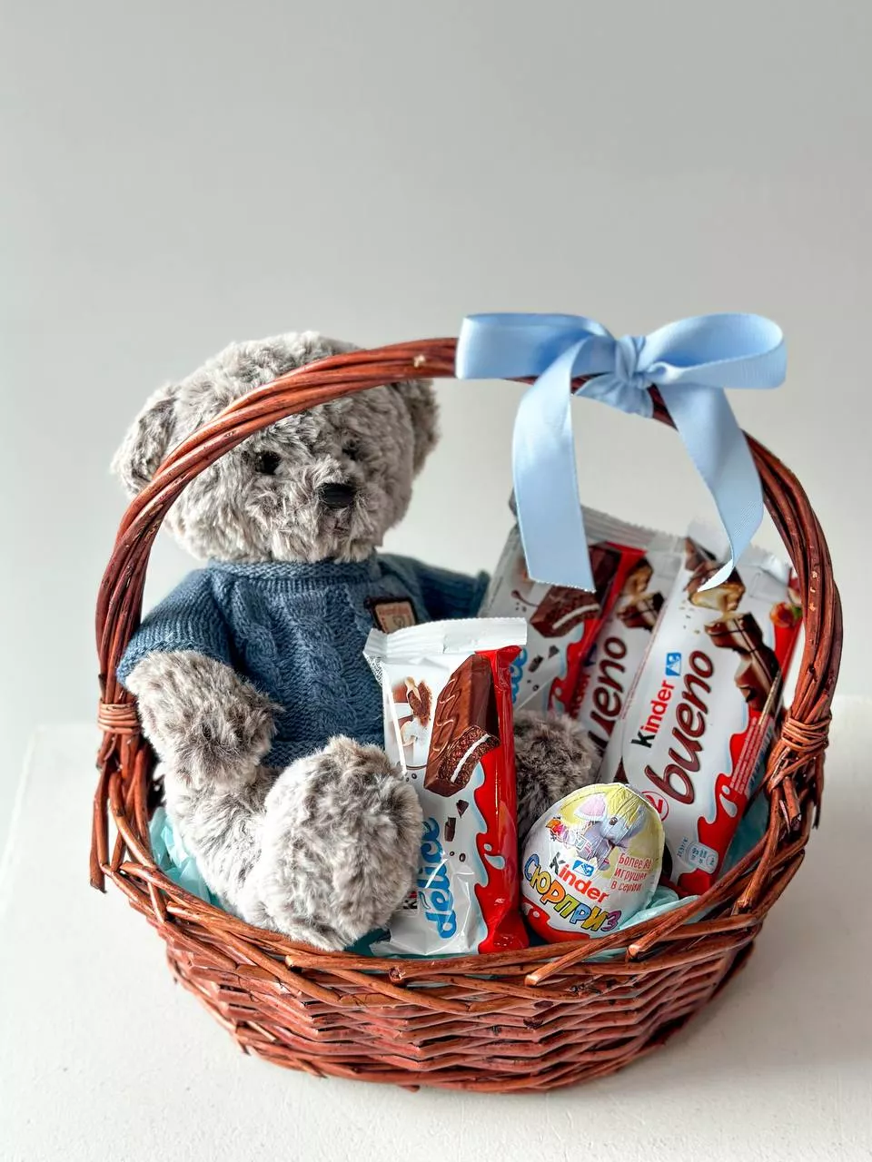 Подарочная корзина "My Teddy" с игрушечным мишкой и сладостями