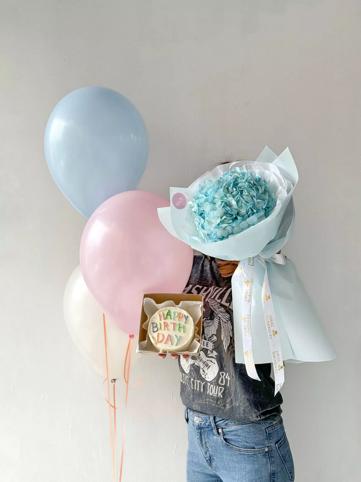 Сет "Голубое счастье"  букет гортензии, шарики и бенто тортик